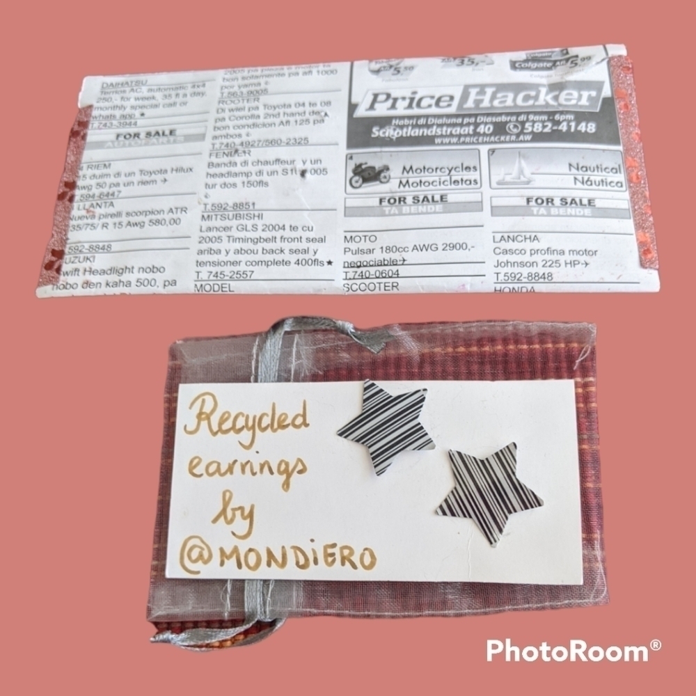 ⭐Handmade Recycled Material Striped B&W star earrings NWOT